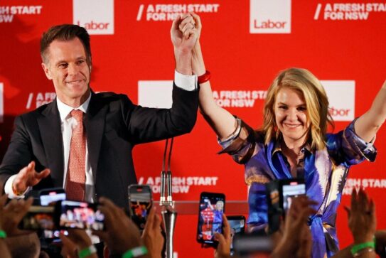 Chris Minns set to form majority Labor government